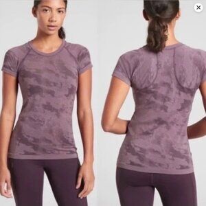 Athleta Momentum Camo Tee – Cascadia Violet – Size Small – Excellent Condition